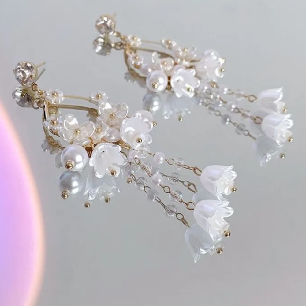 Dainty Feminine Beautiful Flower Tassel Rhinestone Faux Pearl Dangle Earrings.
